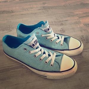Converse tennis shoes